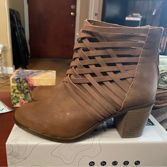 Arizona Jean Company Tan Woven Ankle Booties - Picture 8 of 9